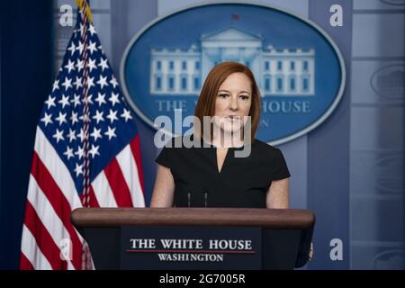 Washington DC, USA. Juli 2021. Jen Psaki, die Pressesprecherin des Weißen Hauses, spricht mit Reportern während der täglichen Pressekonferenz im Weißen Haus am Freitag, den 9. Juli 2021 in Washington, DC. Foto von Alex Edelman/UPI Credit: UPI/Alamy Live News Stockfoto