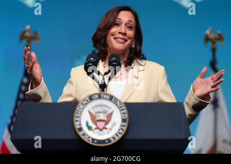 Oxon Hill, USA. Juli 2021. Vizepräsidentin Kamala Harris hält am 9. Juli 2021 in Oxon Hill, MD, eine Rede vor der National Association of Counties im National Harbour. (Foto von Oliver Contreras/SIPA USA) Quelle: SIPA USA/Alamy Live News Stockfoto