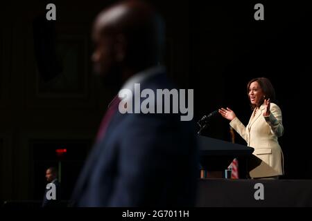 Oxon Hill, USA. Juli 2021. Vizepräsidentin Kamala Harris hält am 9. Juli 2021 in Oxon Hill, MD, eine Rede vor der National Association of Counties im National Harbour. (Foto von Oliver Contreras/SIPA USA) Quelle: SIPA USA/Alamy Live News Stockfoto