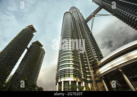 Architektur in kuala lumpur. Futuristische Türme Stockfoto