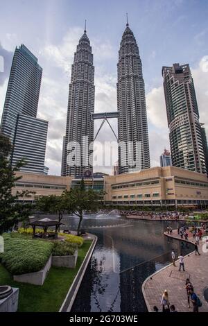 Architektur in kuala lumpur. Futuristische Türme Stockfoto