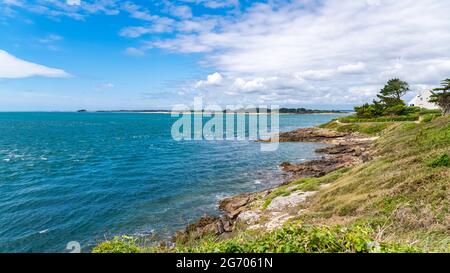 Port Navalo in der Bretagne, schönes Dorf am Eingang des Golfs von Morbihan Stockfoto