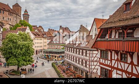 Nürnberg, Deutschland - 17. Mai 2016: Panoramablick auf die Altstadt von Nürnberg. Deutsche Stadtlandschaft am bewölkten Tag Stockfoto