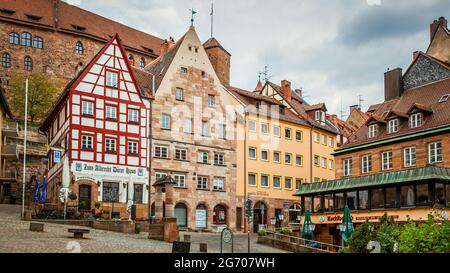 Nürnberg, Deutschland - 17. Mai 2016: Straße mit bunten Häusern in Nürnberg Stockfoto