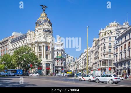 Madrid, Spanien - 01. September 2016: Gran Via und Metropolgebäude in der Stadt Madrid Stockfoto