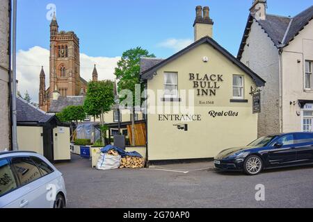 Überdachter Ess- und Trinkbereich im Freien des Black Bull Inn & Hotel in Moffat Stockfoto