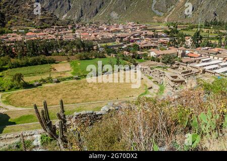 Luftaufnahme des Dorfes Ollantaytambo, Heiliges Tal der Inkas, Peru Stockfoto