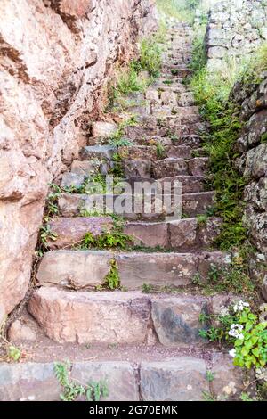 Treppe in den Ruinen der alten Inka im Dorf Pisac, Heilige Tal der Inkas, Peru Stockfoto