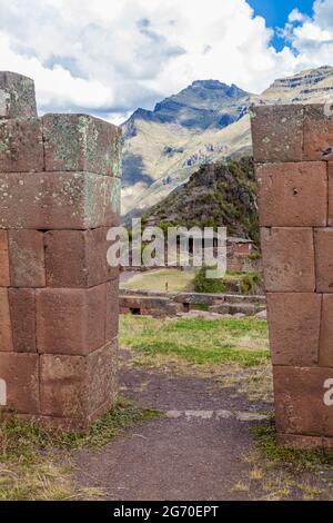 Ruinen der alten Inka im Dorf Pisac, Heilige Tal der Inkas, Peru Stockfoto