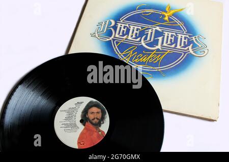 Disco- und Soul-Künstler, das Bee Gees-Musikalbum auf Vinyl-Schallplatte. Titel: Bee Gees größtes Albumcover Stockfoto
