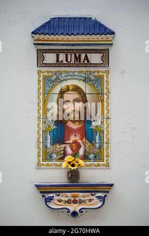 Porträt von Jesus Christus mit glühendem Herzen in der Calle De la Fortaleza im alten San Juan, Puerto Rico, USA. Stockfoto