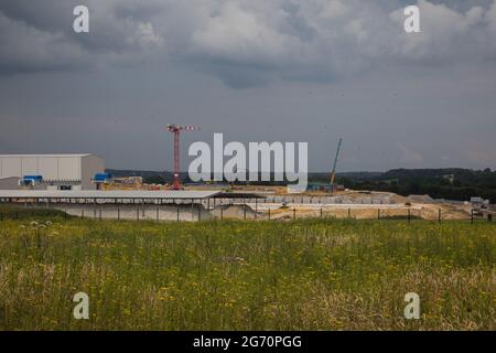 West Hyde, Großbritannien. Juli 2021. Der Standort des Südportals für den Tunnelabschnitt Chiltern der Hochgeschwindigkeitsstrecke HS2. HS2 Ltd hat den Start der zweiten 2,000-Tonnen-Tunnelbohrmaschine (TBM) bekannt gegeben, die Cecilia nach der Astronomin und Astrophysikerin Cecilia Payne-Gaposchkin benannt wurde, um einen zweiten 10-Meilen-Tunnel unter den Chilterns auszugraben. Kredit: Mark Kerrison/Alamy Live Nachrichten Stockfoto