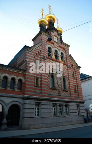 Kopenhagen, Dänemark - Juli 2021: Außenansicht der Alexander-Nevsky-Kirche (Skt. Aleksander Nevskij Kirke) am Abend. Stockfoto