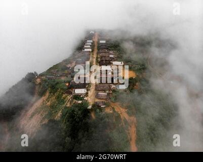 Schönes kleines Dorf auf dem Berg nordvietnam Stockfoto