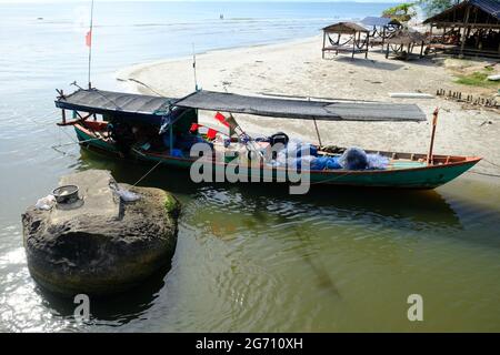 Kambodscha Sihanoukville - Kampong Som - Ou Chheuteal Beach Angelboot Stockfoto