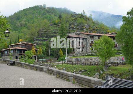 Setcases ist eine Gemeinde und Stadt in der Pyrenäen-Comarca von Ripollès in Girona, Katalonien, Spanien Stockfoto