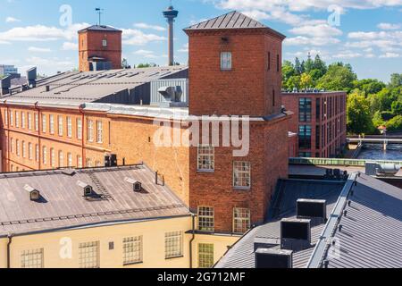 Alte Finlayson-Fabrikgebäude, fotografiert vom Dach in Tampere Finnland Stockfoto