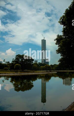 Eine wunderschöne Spiegelung eines Towes neben dem Victoria Memorial. Stockfoto