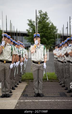 Versailles, Frankreich. Juli 2021. Truppen nehmen am 9. Juli 2021 an einer Generalprobe des 14. Juli an der Parade der Truppen zu Fuß auf dem Militärstützpunkt Satory in Versailles, in der Nähe von Paris, Teil. Foto von Raphael Lafargue/ABACAPRESS.COM Quelle: Abaca Press/Alamy Live News Stockfoto