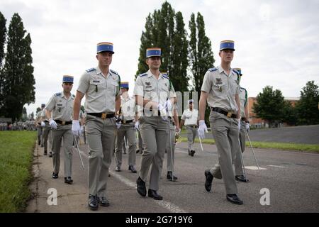 Versailles, Frankreich. Juli 2021. Truppen nehmen am 9. Juli 2021 an einer Generalprobe des 14. Juli an der Parade der Truppen zu Fuß auf dem Militärstützpunkt Satory in Versailles, in der Nähe von Paris, Teil. Foto von Raphael Lafargue/ABACAPRESS.COM Quelle: Abaca Press/Alamy Live News Stockfoto