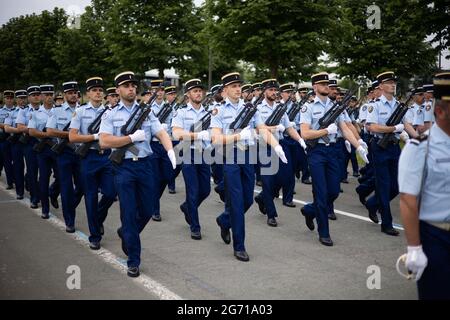 Versailles, Frankreich. Juli 2021. Gendarmerietruppen nehmen an einer Generalprobe des 14. Juli Teil Parade der Truppen zu Fuß auf dem Militärstützpunkt Satory in Versailles, in der Nähe von Paris am 9. Juli 2021. Foto von Raphael Lafargue/ABACAPRESS.COM Quelle: Abaca Press/Alamy Live News Stockfoto