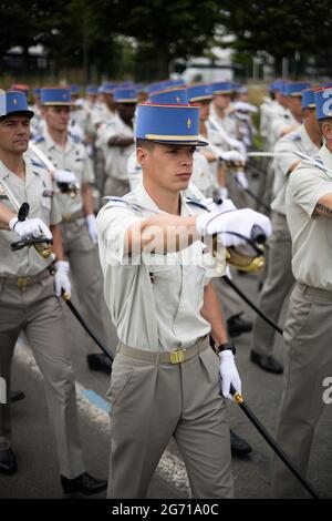 Versailles, Frankreich. Juli 2021. Truppen nehmen am 9. Juli 2021 an einer Generalprobe des 14. Juli an der Parade der Truppen zu Fuß auf dem Militärstützpunkt Satory in Versailles, in der Nähe von Paris, Teil. Foto von Raphael Lafargue/ABACAPRESS.COM Quelle: Abaca Press/Alamy Live News Stockfoto