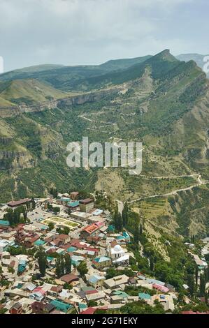 Dorf Gunib, ländliche Ortschaft und Verwaltungszentrum des Distrikts Ghunib der Republik Daghestan. Stockfoto