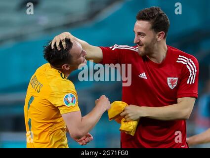 Datei-Foto vom 16-06-2021 von Connor Roberts und Tom Lockyer aus Wales feiern nach dem Gewinn des UEFA Euro 2020 Group A-Spiels im Baku Olympic Stadium in Aserbaidschan. Bilddatum: Mittwoch, 16. Juni 2021. Ausgabedatum: Samstag, 10. Juli 2021. Stockfoto