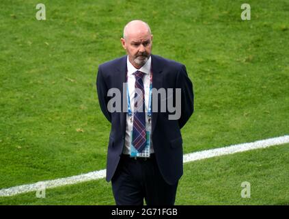 Datei-Foto vom 22-06-2021 von Schottland-Manager Steve Clarke reagiert auf der Touchline während des UEFA Euro 2020 Gruppe-D-Spiels im Hampden Park, Glasgow. Ausgabedatum: Samstag, 10. Juli 2021. Stockfoto