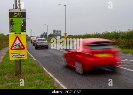 Pass Safe Sign Cycle Event, Police Community Road Safety Partnership   Straßenschilder in Southport, Großbritannien Stockfoto