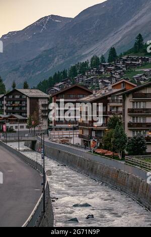Schönes Gebäude in den Schweizer Alpen Moutains - Zermatt, Schweiz Stockfoto