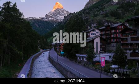 Das mächtige und wunderschöne Matterhorn, der berühmte und ikonische