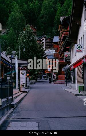 Schönes Gebäude in den Schweizer Alpen Moutains - Zermatt, Schweiz Stockfoto