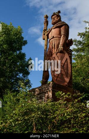 Die rote Sandsteinstatue von William Wallace beim Blick über den Fluss Tweed, in Auftrag gegeben von David Steuart Erskine, 11. Earl of Buchan Stockfoto