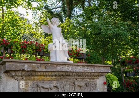 Der Park bei Solliden auf der schwedischen Ostseeinsel Öland. Solliden ist der Sommerpalast der schwedischen Königsfamilie. Stockfoto