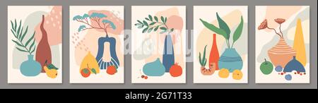 Abstraktes Poster mit Vasen. Stillleben mit Keramikvasen, Pflanzen und Früchten. Moderne botanische Wandkunst, Boho-Stil Poster Vektor-Set. Dekoration für den Innenraum mit Granatapfel, Birne Stock Vektor