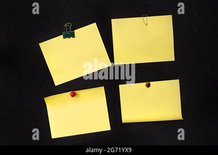 Mehrere Verschiedene Sammlungen Büropapier Schreibwaren Foto Mit Stiften Bleistifte Notizblöcke Notizbuch Lineal Hefter Scheren Clippers Papierclips Halter Zwischenablage Stockfoto