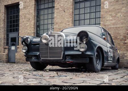 BERLIN, DEUTSCHLAND - Oktober 2017: Mercedes 190 C Rennwagen Stockfoto