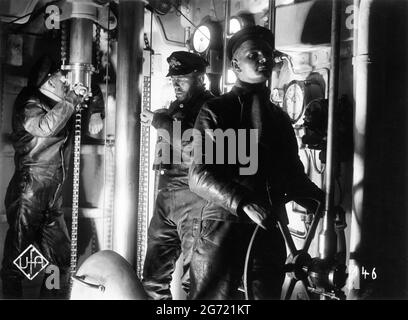 RUDOLF FORSTER am Periscope und GERHARD BIENERT in MORGENROT aka DAWN 1933 Regisseur GUSTAV UCICKY Universum Film (UFA) Stockfoto