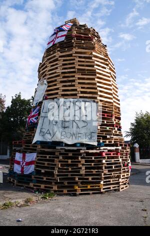 Tigers Bay, Bonfire, Duncairn Garden, Belfast, Nordirland. Bilddatum: 10. Juli 2021 Stockfoto