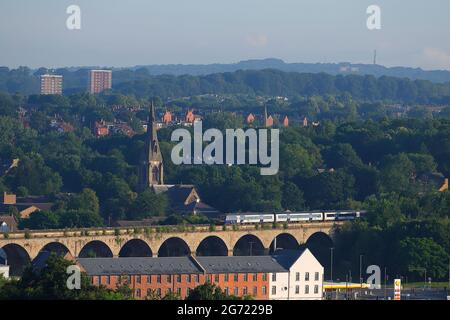 Kirkstall Road Viadukt in Leeds, West Yorkshire, Großbritannien Stockfoto