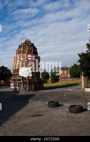 Tigers Bay, Bonfire, Duncairn Garden, Belfast, Nordirland. Bilddatum: 10. Juli 2021 Stockfoto