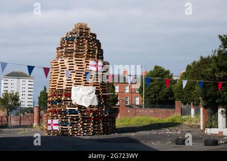 Tigers Bay, Bonfire, Duncairn Garden, Belfast, Nordirland. Bilddatum: 10. Juli 2021 Stockfoto