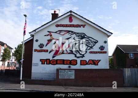 Tigers Bay Community Wall Mural, Cultra Street, Belfast, Nordirland. Bilddatum: 10. Juli 2021 Stockfoto