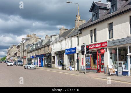 High Street, Grantown-on-Spey, Moray, Schottland, Großbritannien Stockfoto