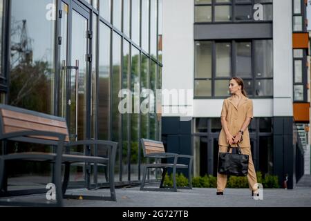 Porträt von niedlichen Geschäftsfrau professionelle möglicherweise Buchhalter Architekt Geschäftsfrau Rechtsanwalt Rechtsanwalt. Stockfoto