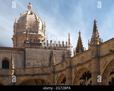 Im Inneren von Mosteiro dos Jeronimos in Belem in Lissabon, historisches Kloster in Portugal, das zum UNESCO-Weltkulturerbe gehört Stockfoto