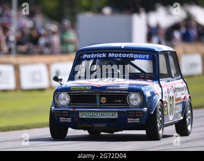 Goodwood House, Chichester, Großbritannien. Juli 2021. Goodwood Festival of Speed; Tag zwei; Nick Swift fährt einen Mini 1275 GT im Goodwood Hill Climb Credit: Action Plus Sports/Alamy Live News Stockfoto