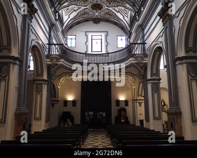 MALAGA, SPANIEN am 2019. APRIL: Rückseite des Hauptschiffes in der Kirche San Juan Bautista aus dem 15. Jahrhundert in der europäischen Stadt in Andalusien. Stockfoto