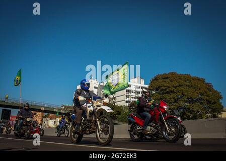 Porto-Bucht, Brasilien. Juli 2021. Präsident Jair Bolsonaro führt Motorradtouren in Porto Aegre und den benachbarten Städten durch. Kredit: Ageu da Rocha/FotoArena/Alamy Live Nachrichten Stockfoto